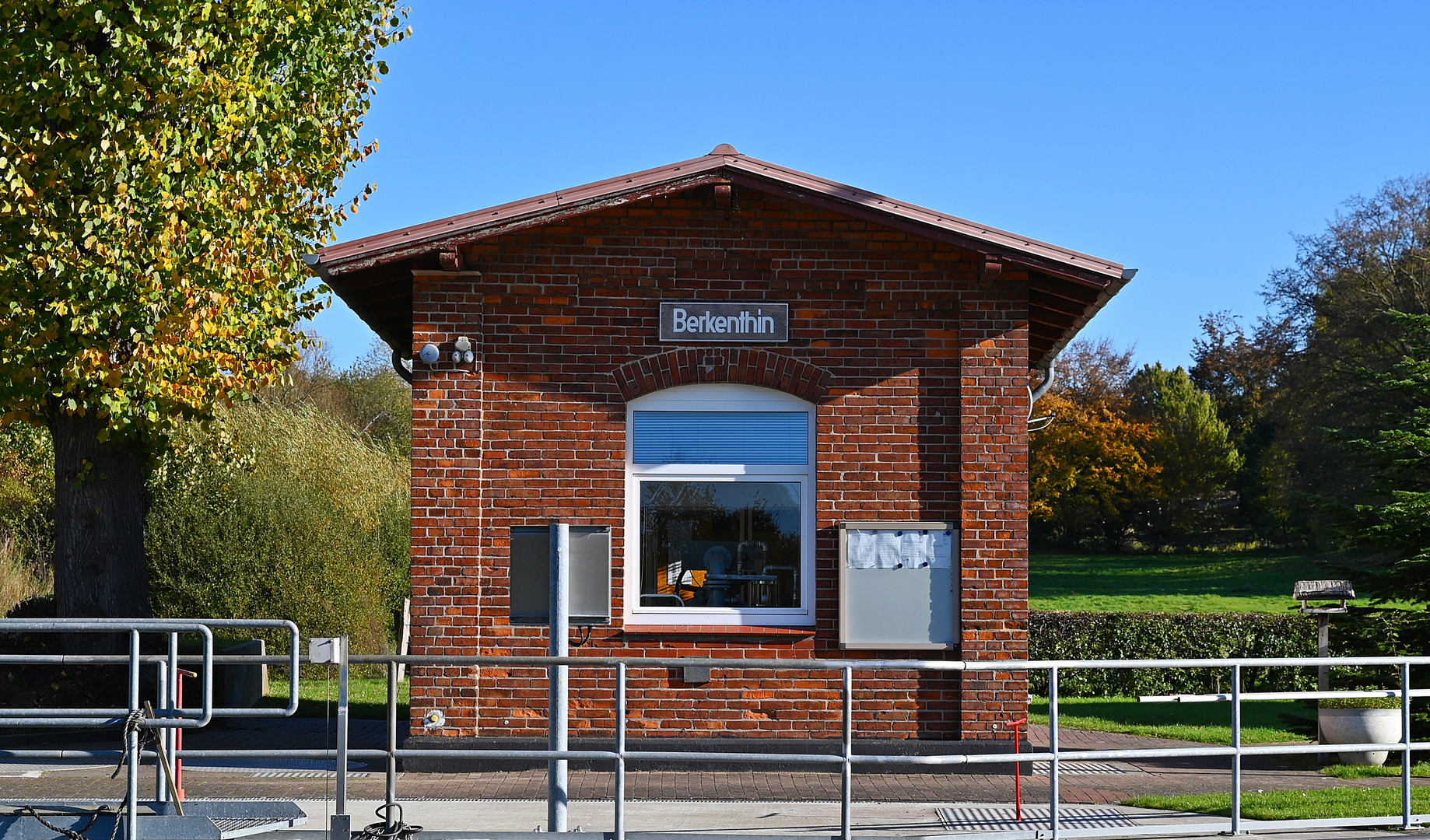 Berkenthin am Elbe-Lübeck-Kanal im Oktober 2021