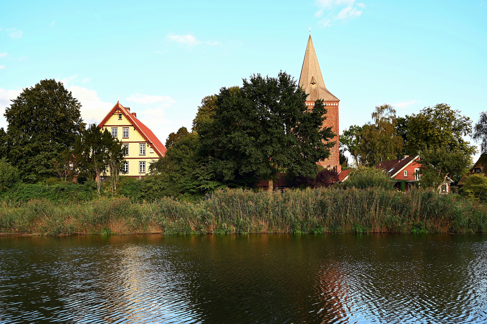 Berkenthin am Elbe-Lübeck-Kanal im Spätsommer