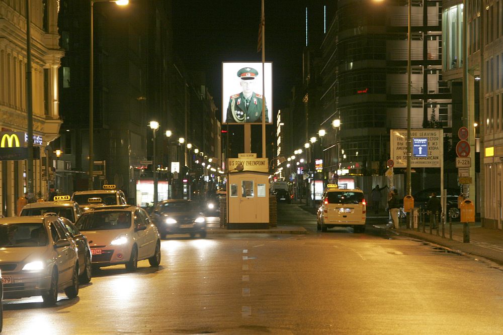 Berlin 10 - Checkpoint Charlie