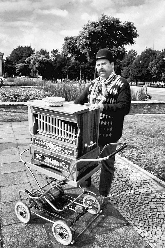 Berlin 1990 - Leierkastenmann