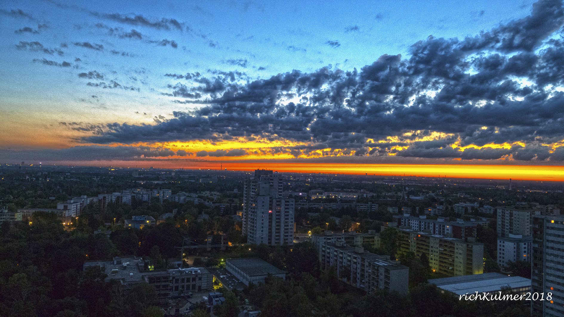 Berlin  4 Uhr 32Min 25 Juli