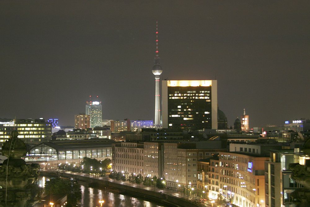 Berlin 5 - Skyline vom Reichstag aus Richtung Alex