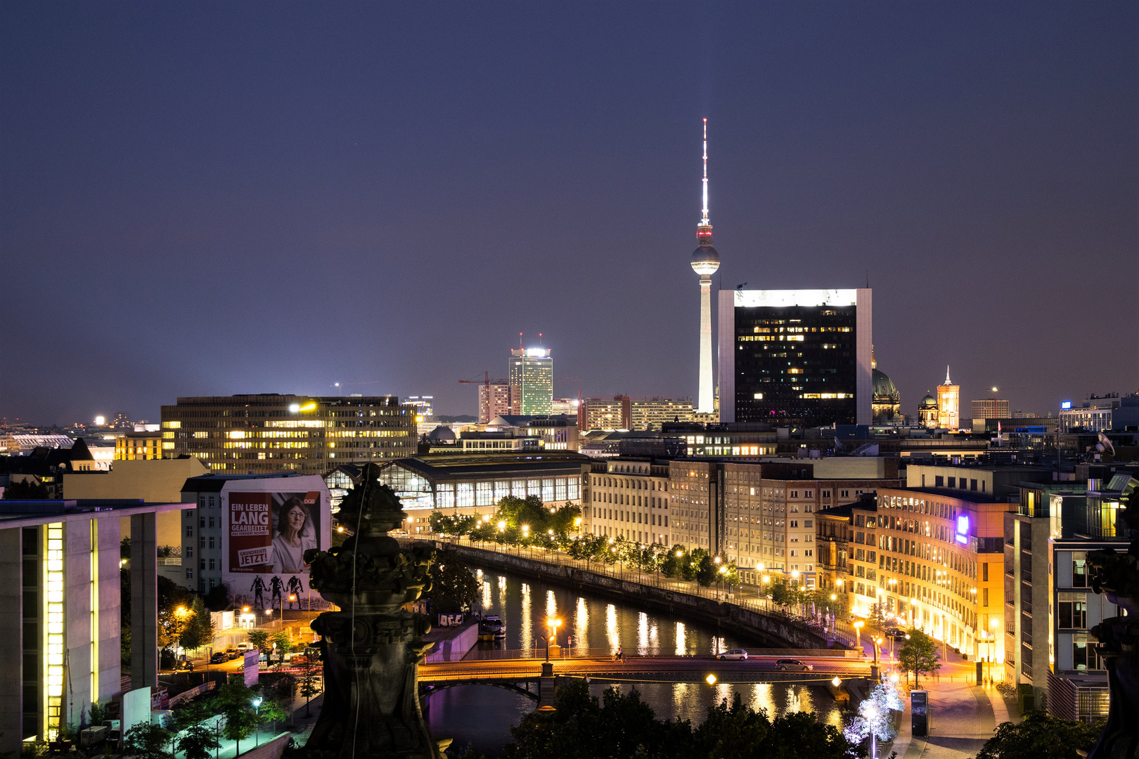 Berlin am Abend vom Reichstag 