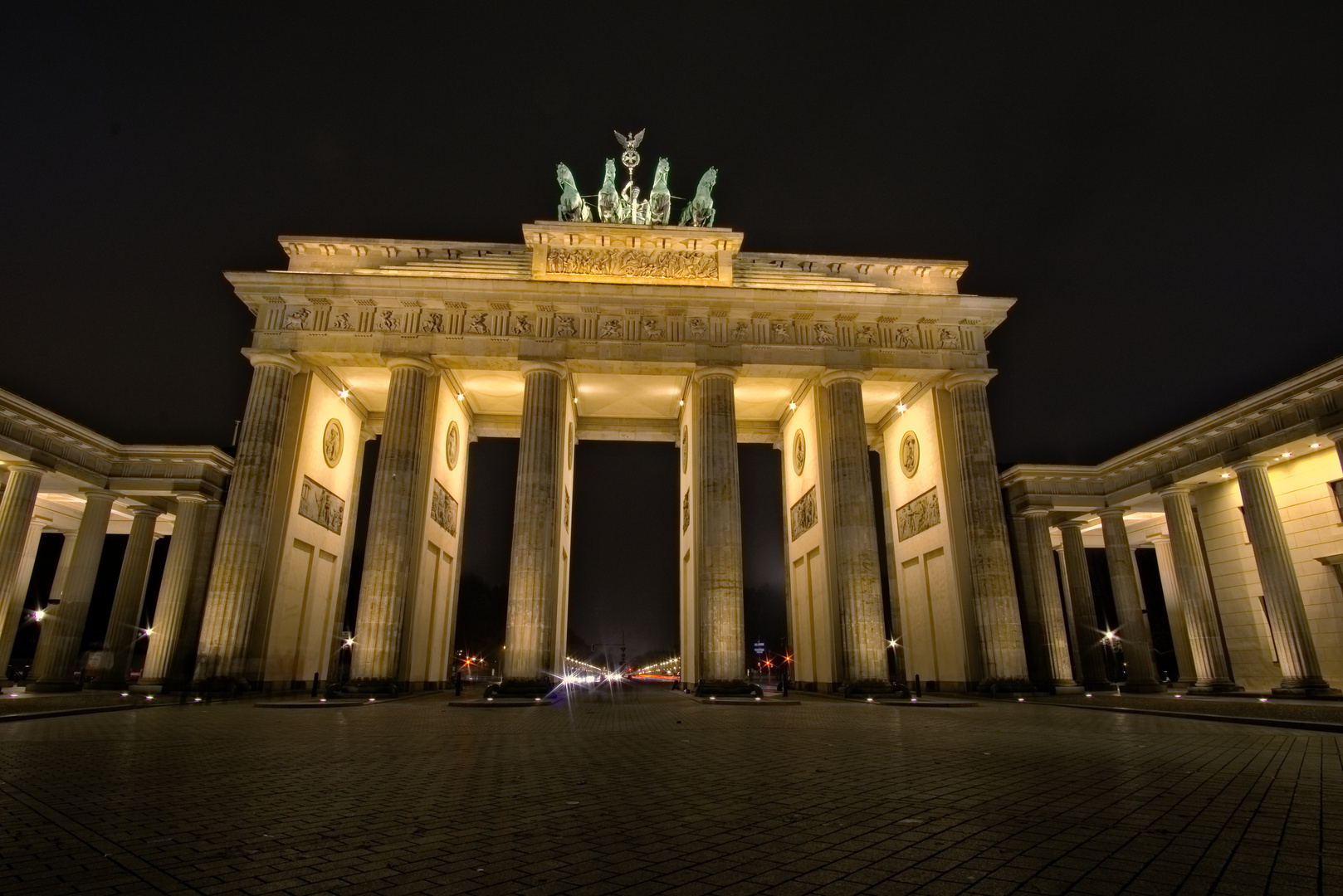 Berlin at night Brandenburger Tor 2