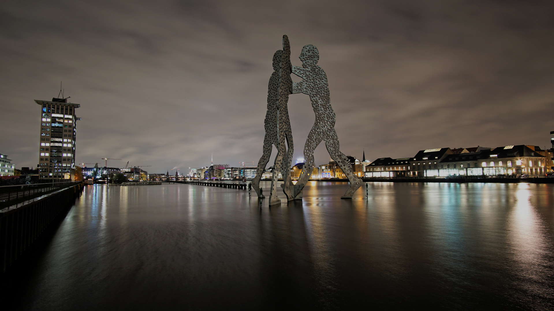 Berlin at night Molecule Men