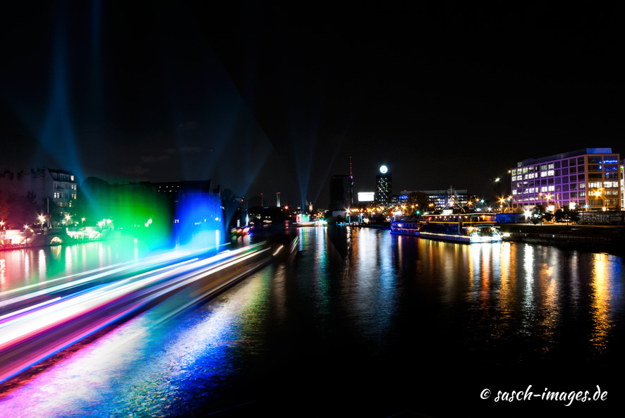 Berlin bei Nacht mit Blick auf die Spree