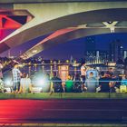 Berlin bei Nacht - Street Music auf der Oberbaumbrücke