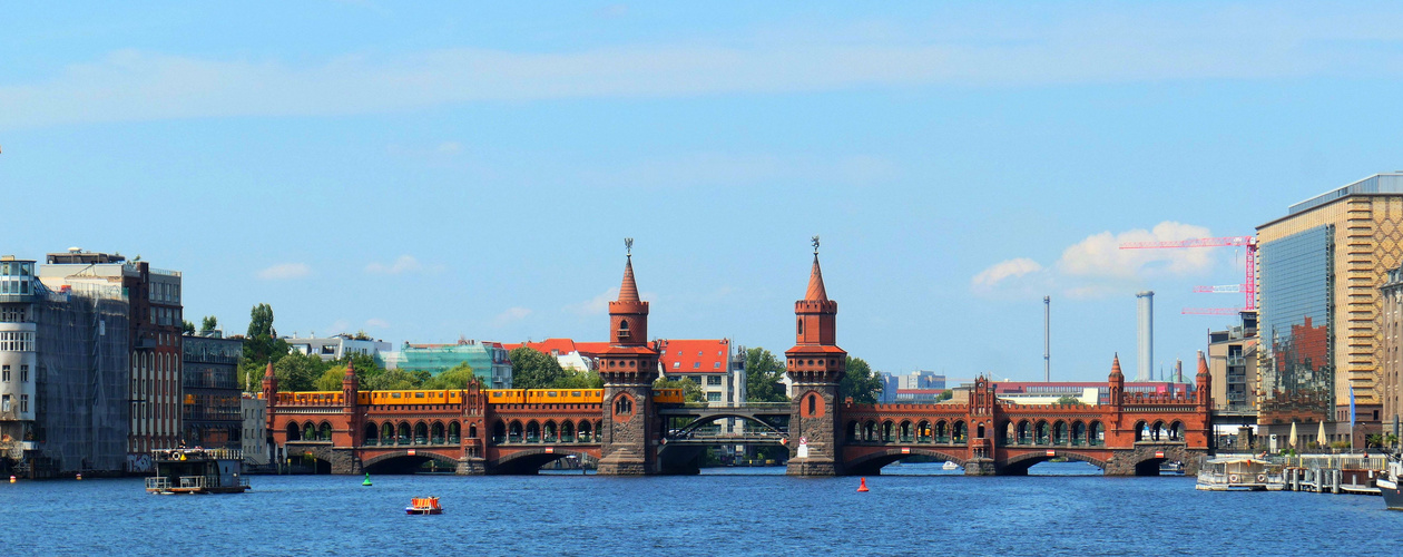 Berlin - Bootsfahrt 2019 - Altbauten - Juli - Oberbaumbrücke