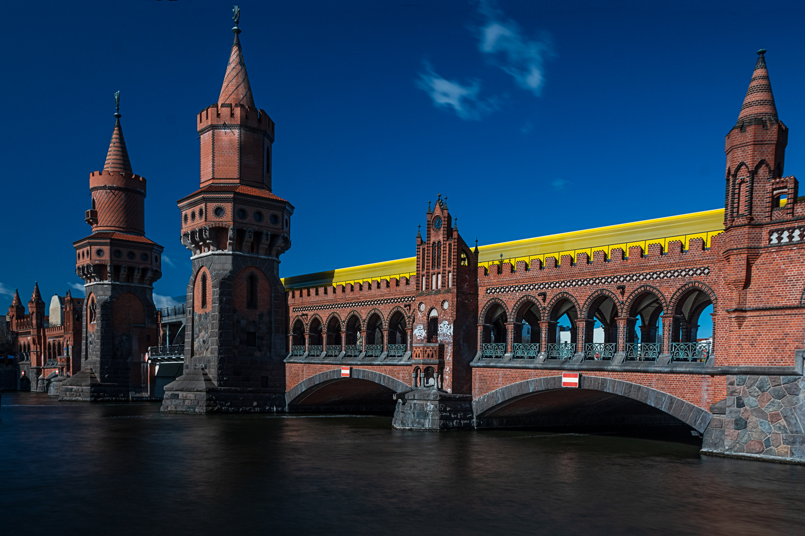 Berlin-Brücke mit U-Bahn