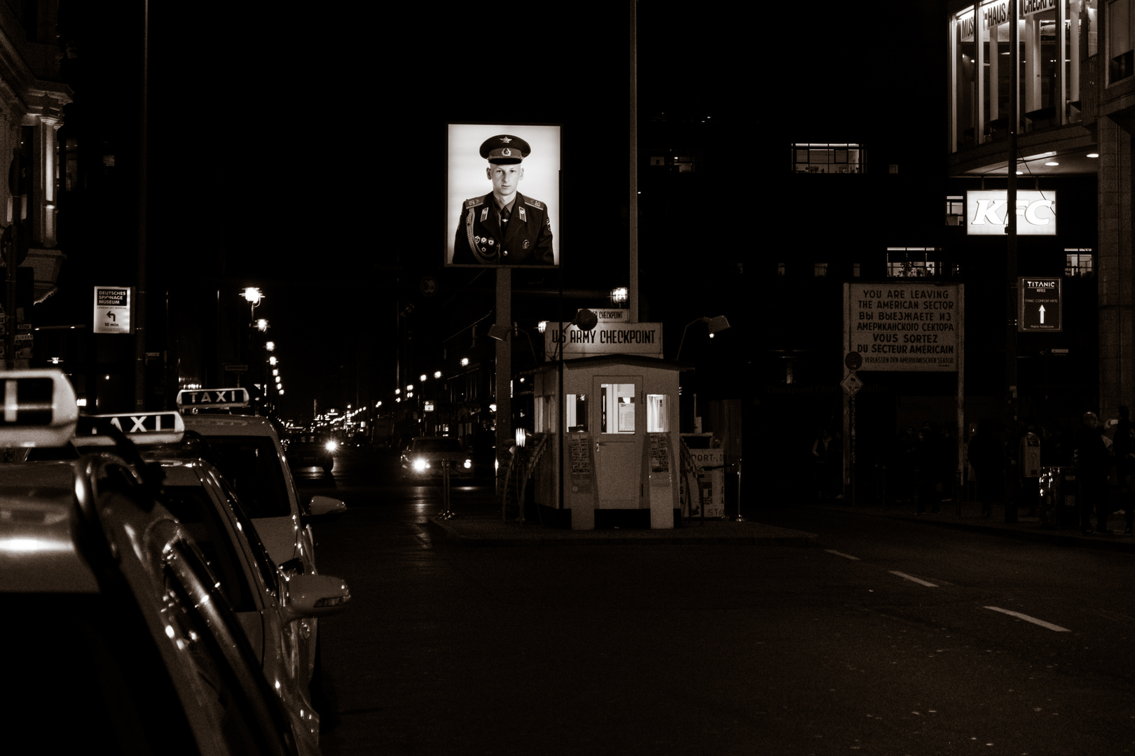 Berlin - Checkpoint Charlie