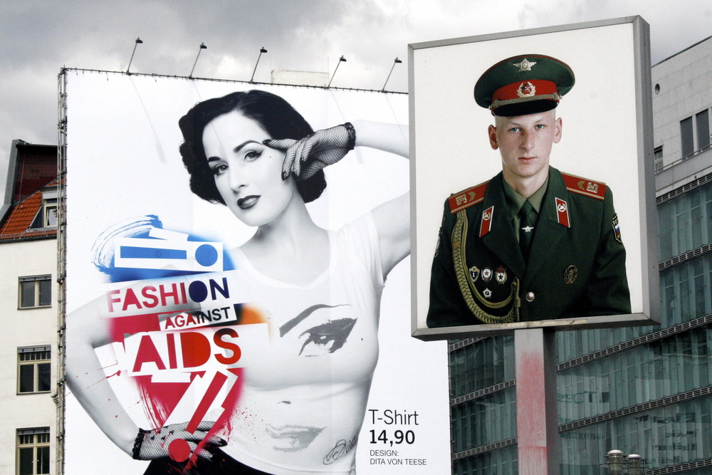 BERLIN/ checkpoint charlie vs. DITA...