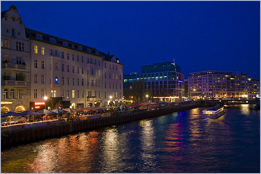 Berlin: die Spree am Bahnhof Friedrichstrasse