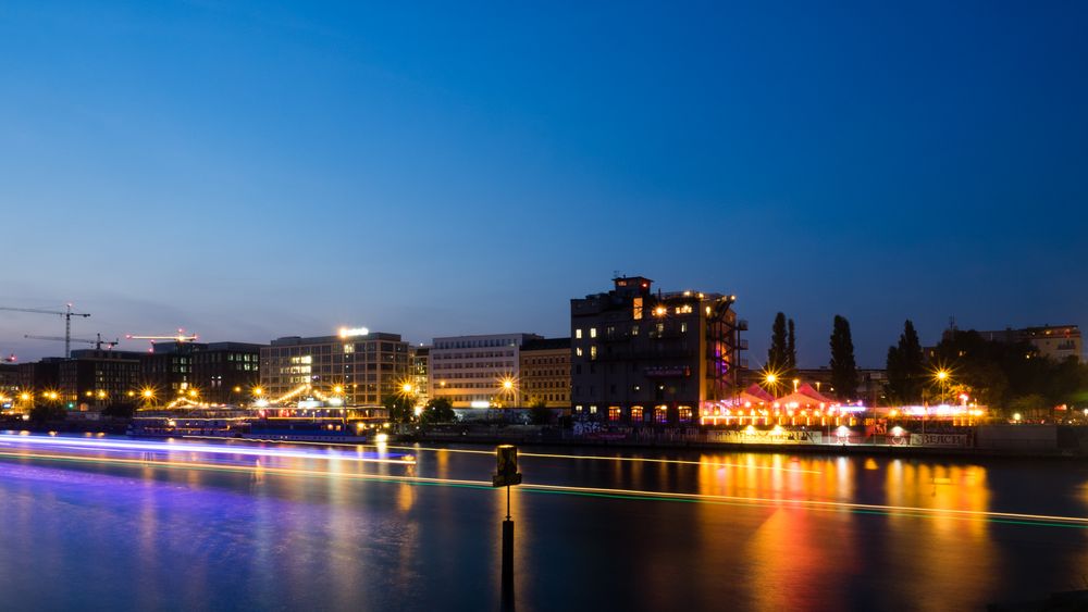 Berlin erleuchtet die Nacht