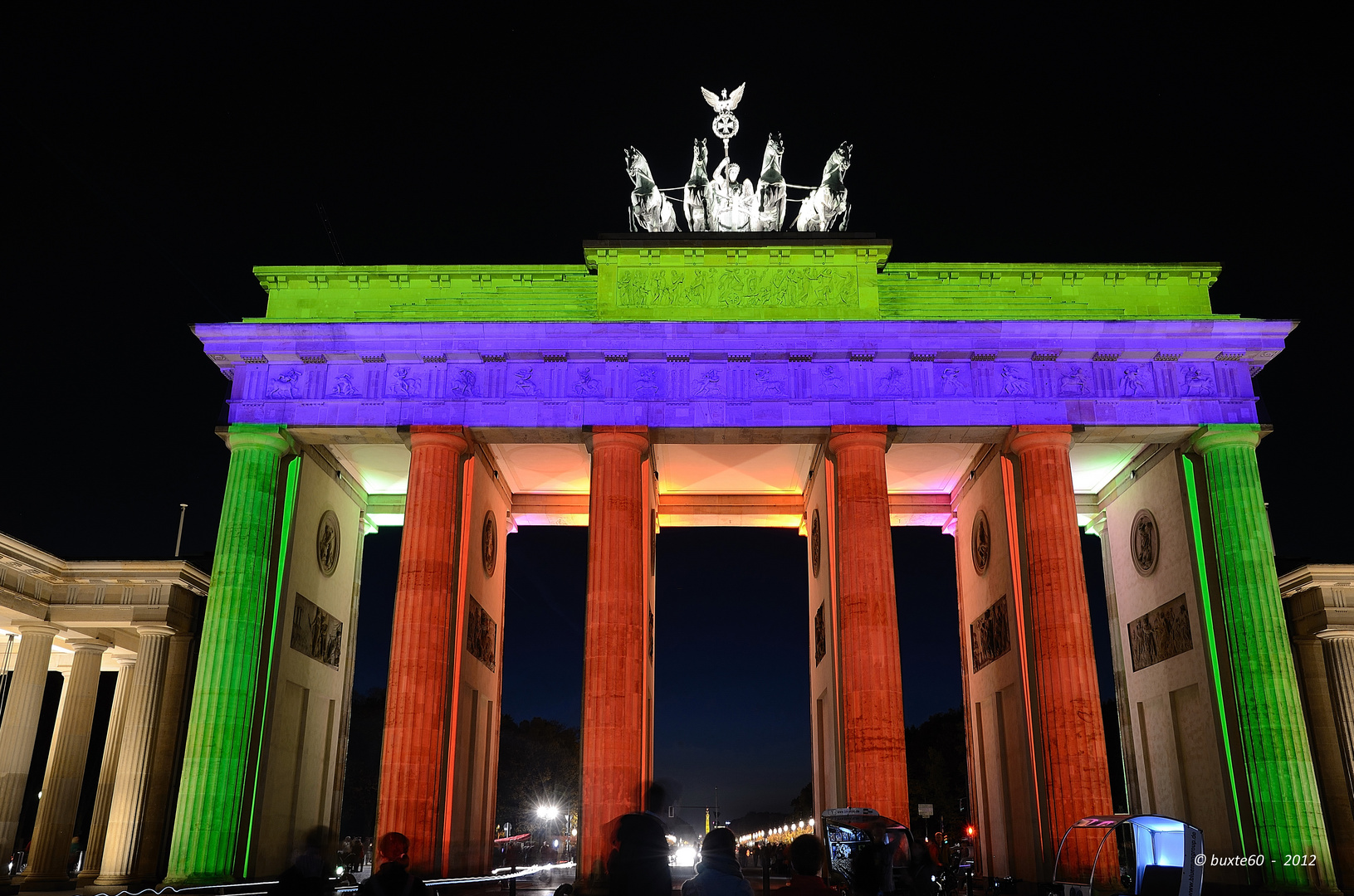 Berlin Festival of Lights 2012 - Brandenburger Tor gefärbt