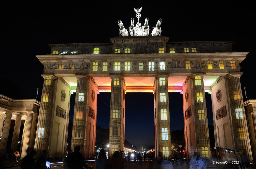 Berlin Festival of Lights 2012 - Brandenburger Tor mit Fenstern