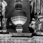 Berlin Funkturm durch Dom