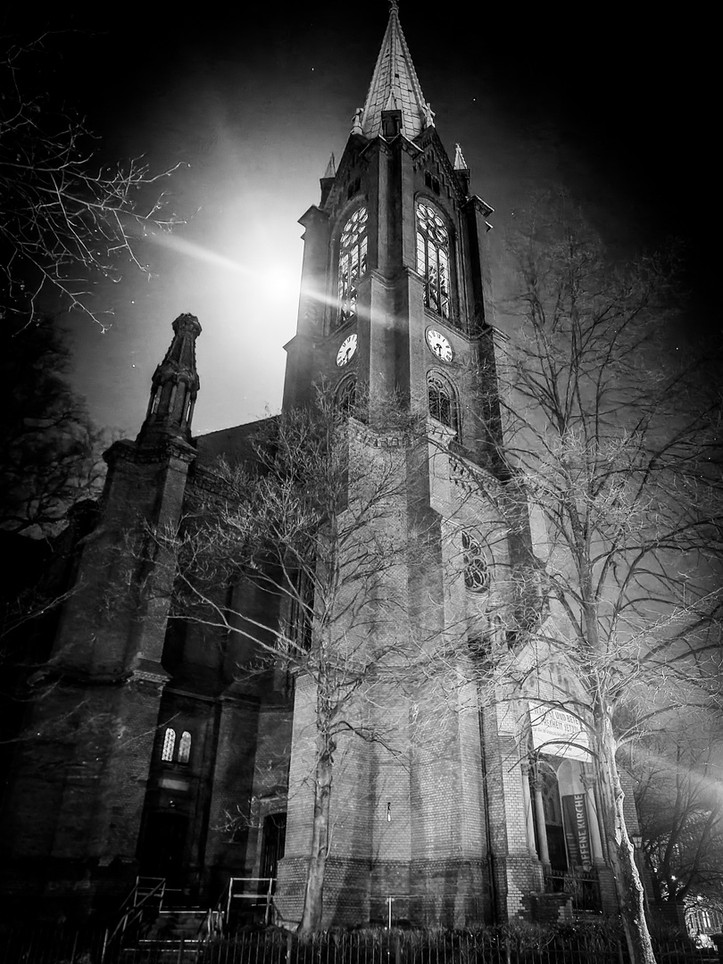 Berlin Gethsemanekirche bei Nacht