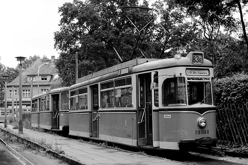 Berlin: Großraum-Zug in Wendenschloß