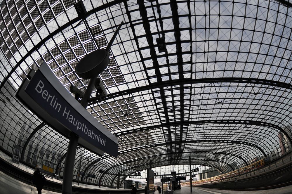 Berlin Hauptbahnhof .