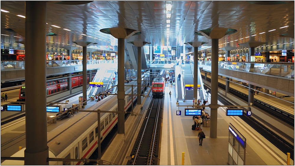 ... Berlin-Hauptbahnhof ...