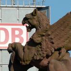 Berlin Hauptbahnhof - Niemand muss an unserem Image nagen, das besorgen wir schon selbst