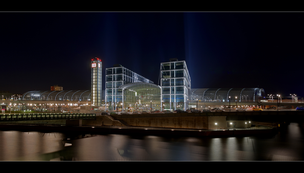 Berlin Hauptbahnhof - Symbol einer neuen Metropole?