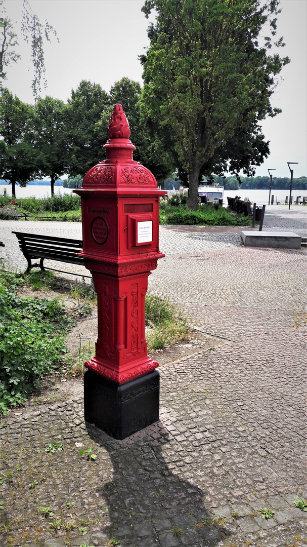 Berlin :Historischer Feuermelder am Tegeler See 