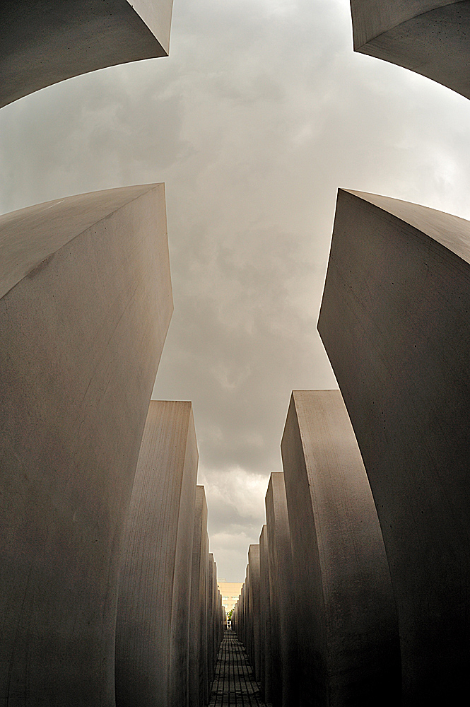 Berlin - Holocaust Mahnmal - vor dem Regen