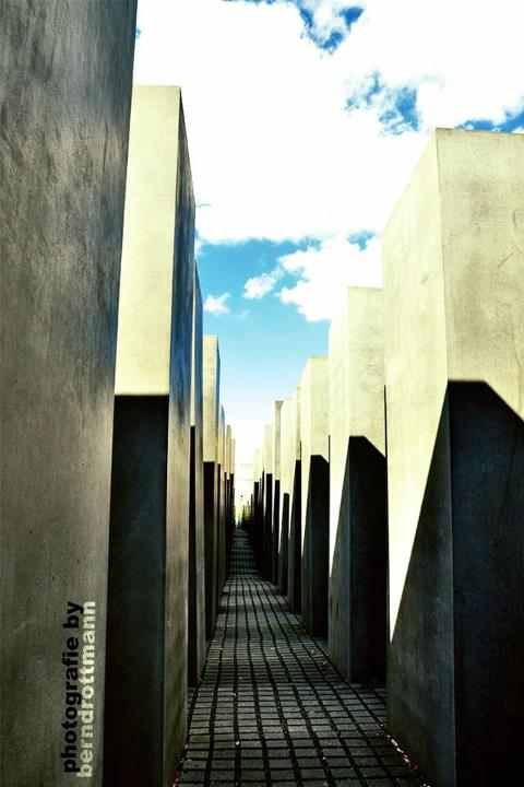 Berlin / Holocoust Mahnmal / bearbeitet