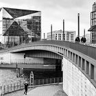 Berlin - Hugo-Preuß-Brücke zum Cube