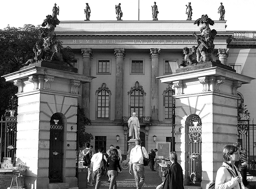 Berlin - Humboldtuniversität in schwarz-weiss