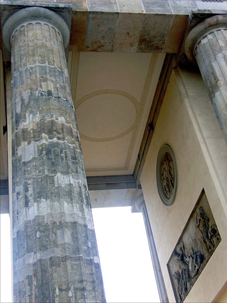 Berlin, i m Brandenburger Tor- der Durchgang