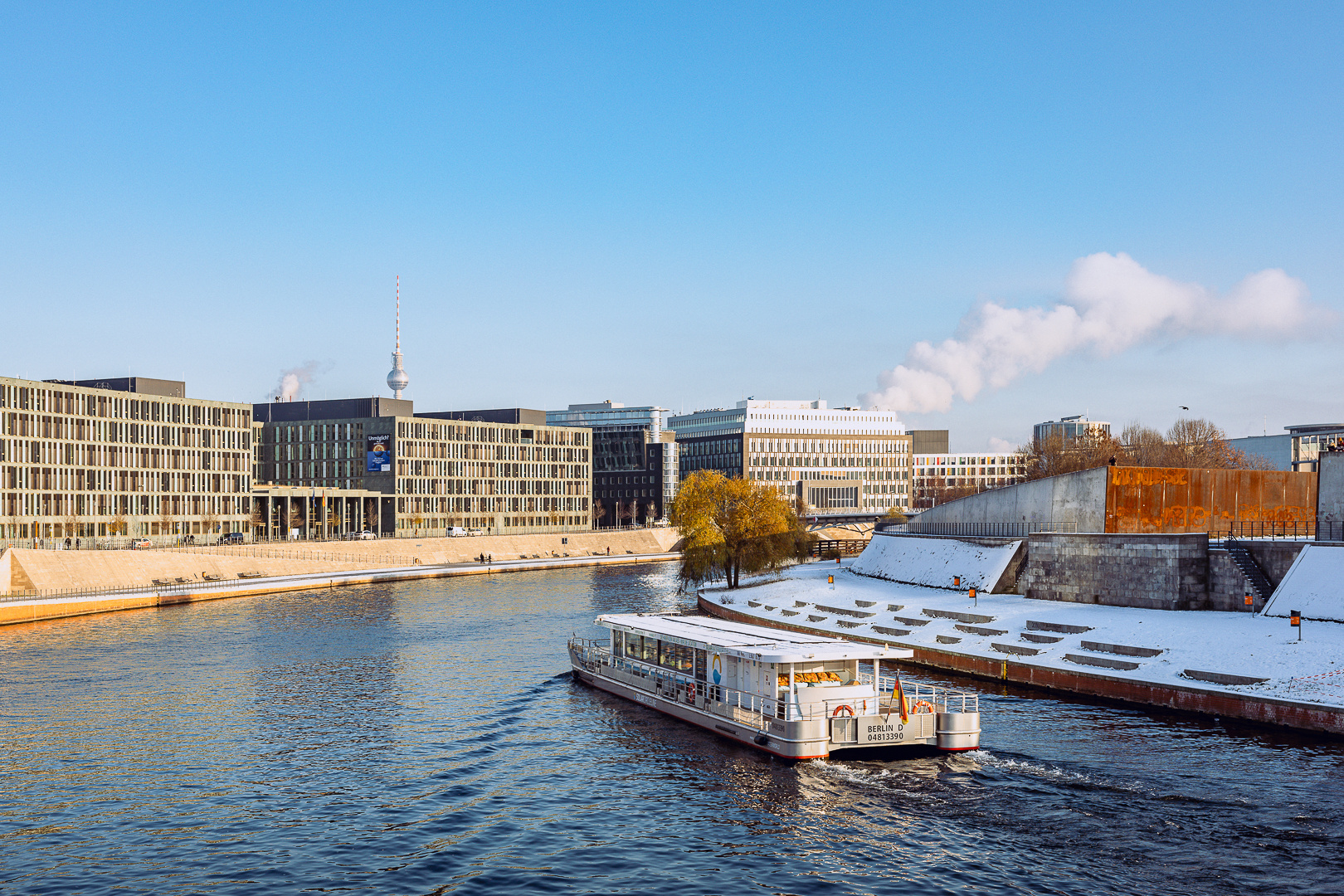 Berlin II - An der Spree