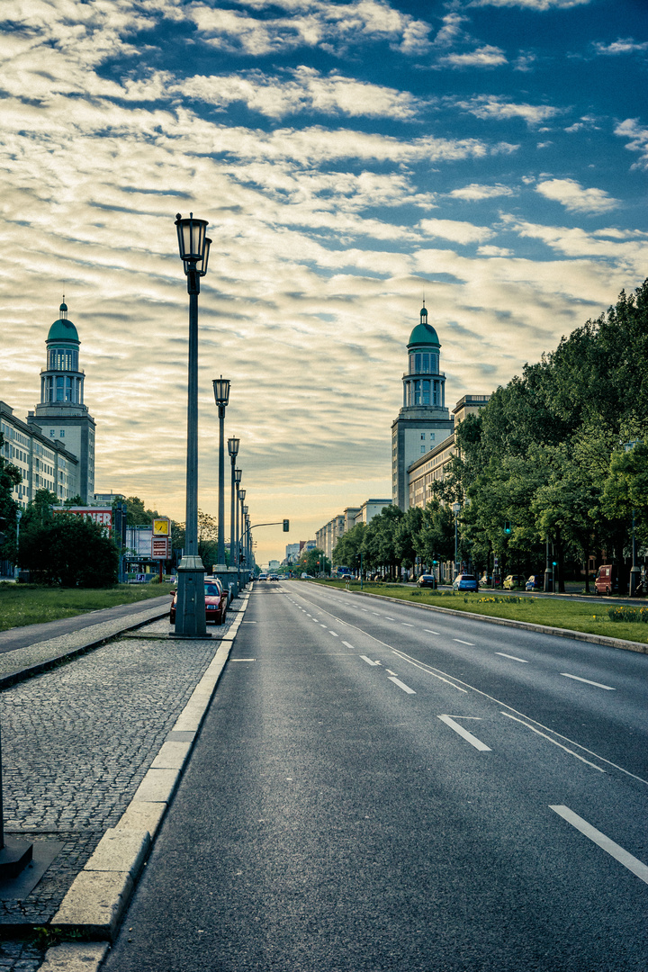 Berlin, Karl-Marx-Allee auswärts