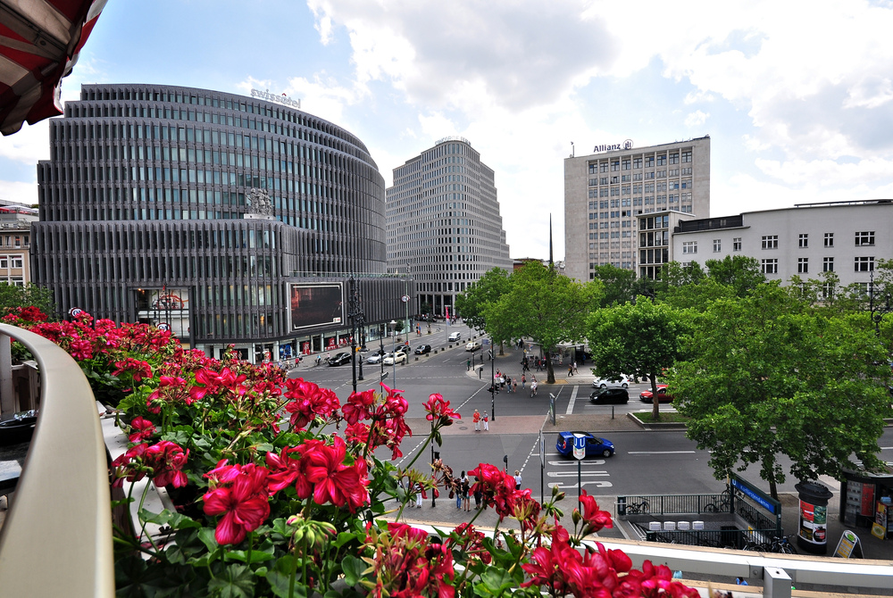 Berlin, Kurfürstendamm - Ecke Joachimstaler Straße..........