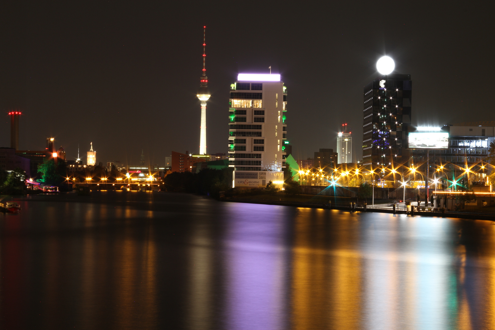 Berlin la nuit  "Ohne Bearbeitung " Langzeitaufnahme! ca 3 min.