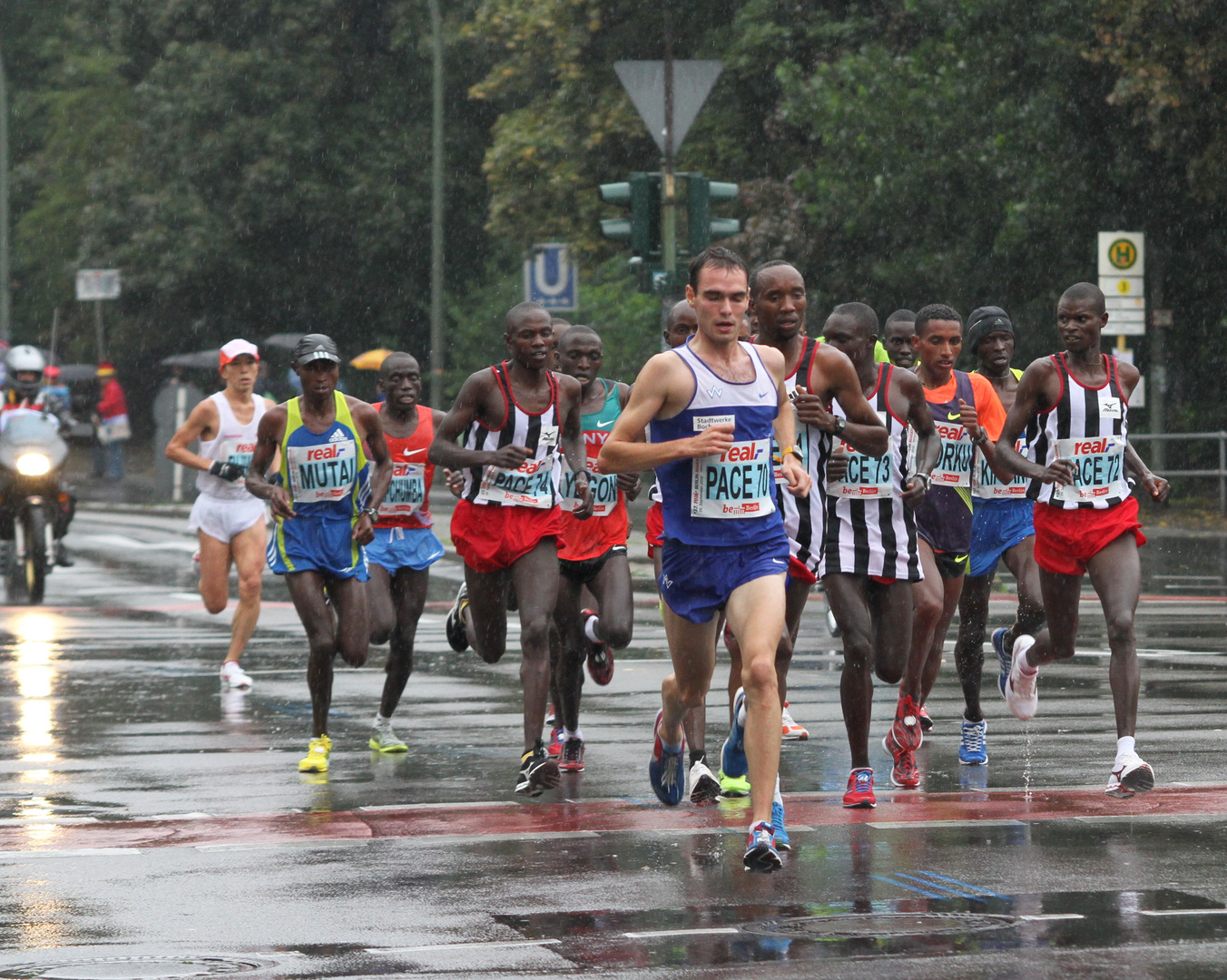 Berlin Marathon, Spitze bei KM 5