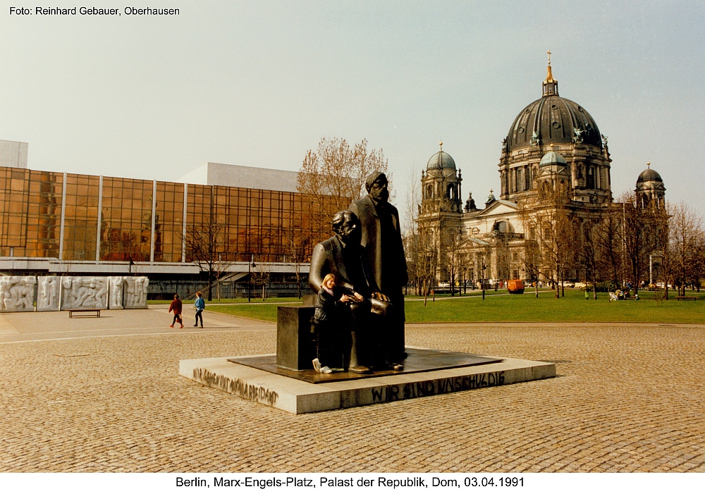 Berlin, Marx-Engels-Platz, Palast der Republik, Dom, 1991