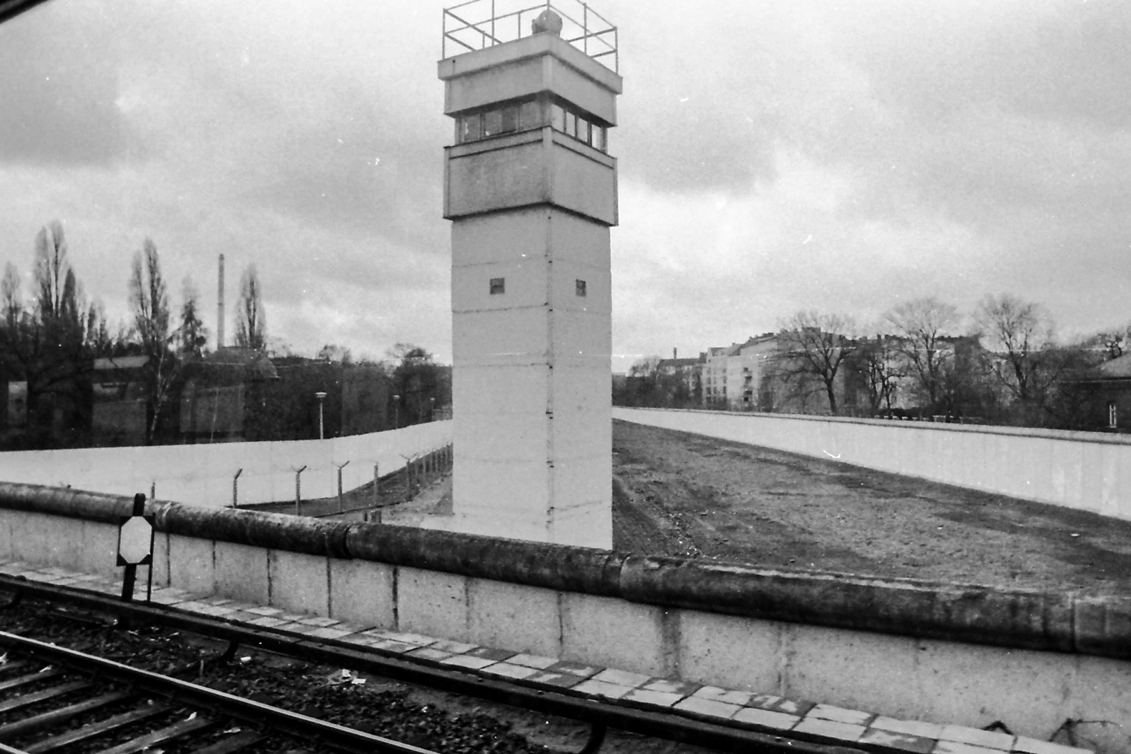 Berlin-Mit der Nord-Süd S-Bahn Fahrt durchs Grenzgebiet