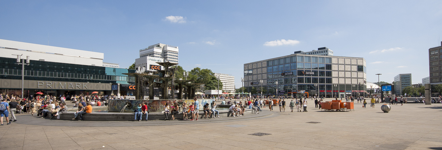 Berlin - Mitte - Alexanderplatz - Brunnen der Völkerfreundschaft - 25