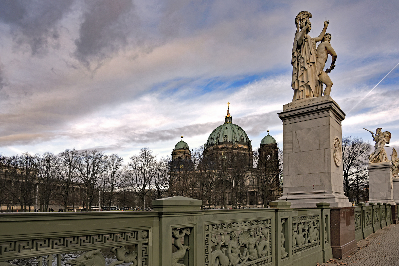 BERLIN MITTE   - Blick zum Dom -