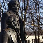 BERLIN - Mitte - Karl Marx und Friedrich Engels - ein perfektes Team 