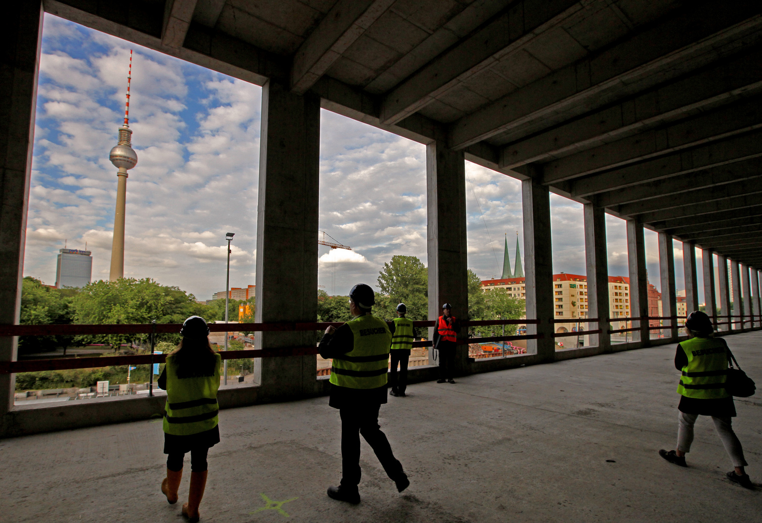 Berlin-MItte - Neue Schloss-Perspektive zum Alexanderplatz