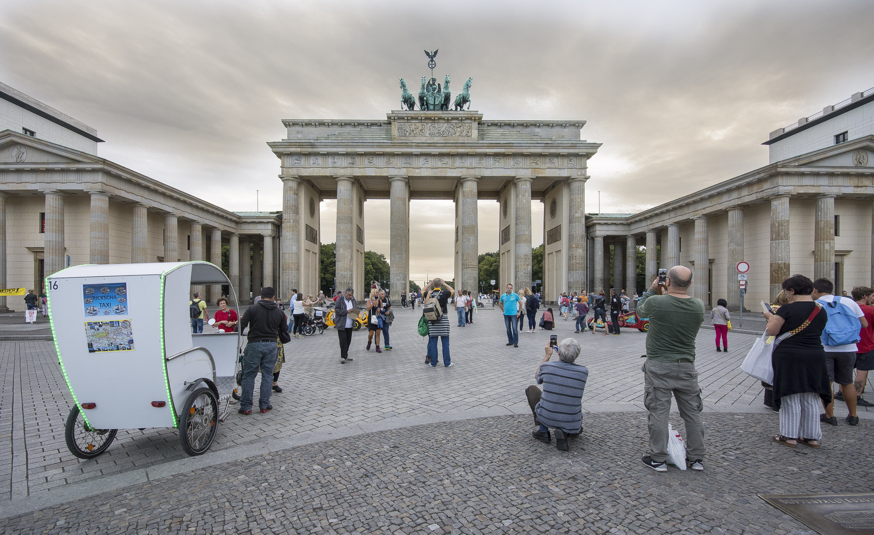 Berlin - Mitte - Pariser Platz - Branburger Tor - 01