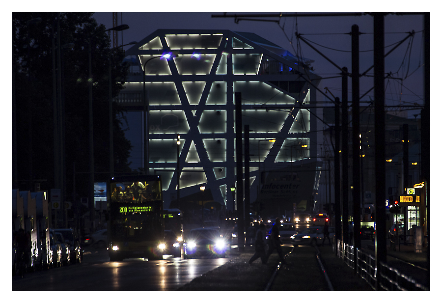 Berlin ::: Nachtbeleuchtung der Humboldt-Box