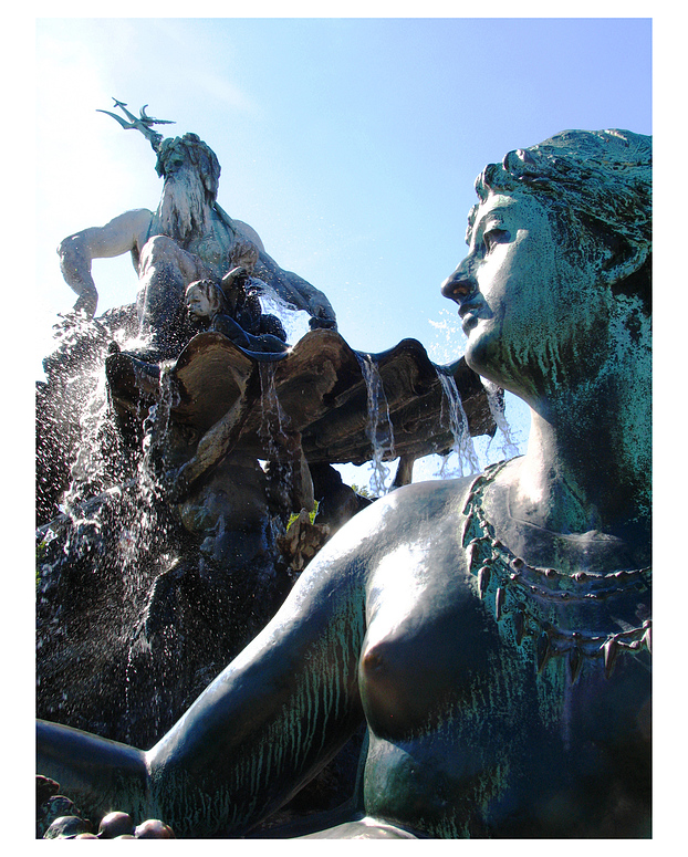 Berlin - Neptun-Brunnen - Er und sie