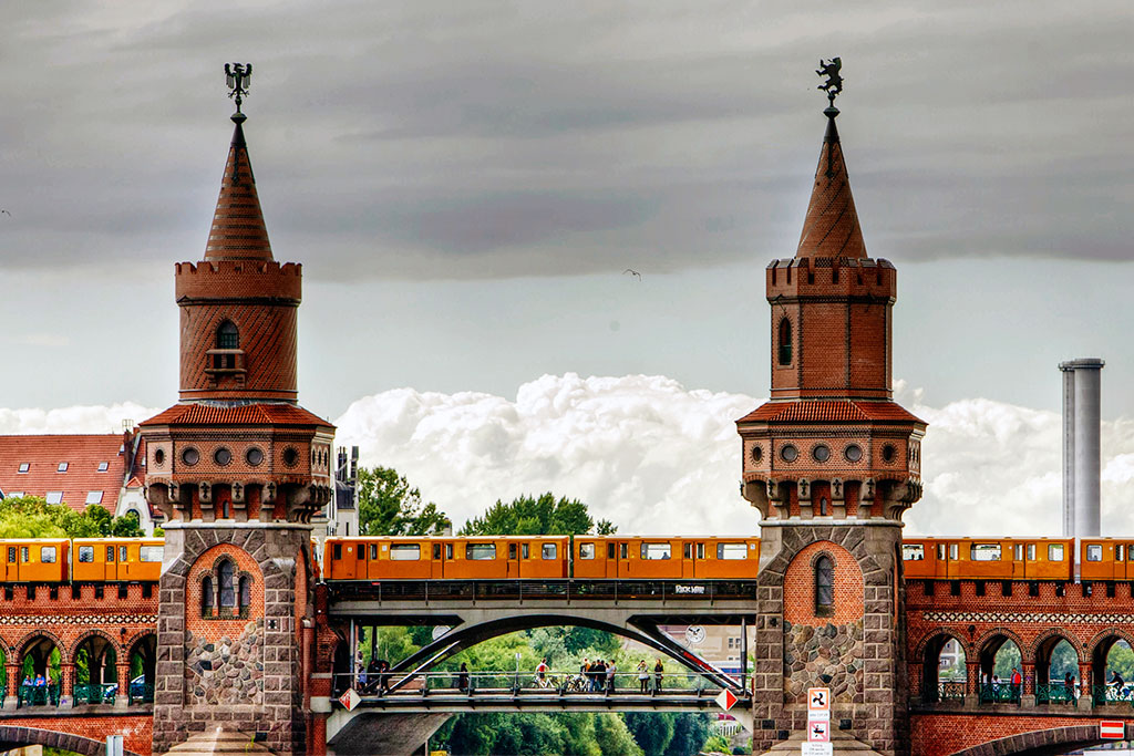 Berlin - Oberbaumbrücke zwischen Friedrichshain und Kreuzberg