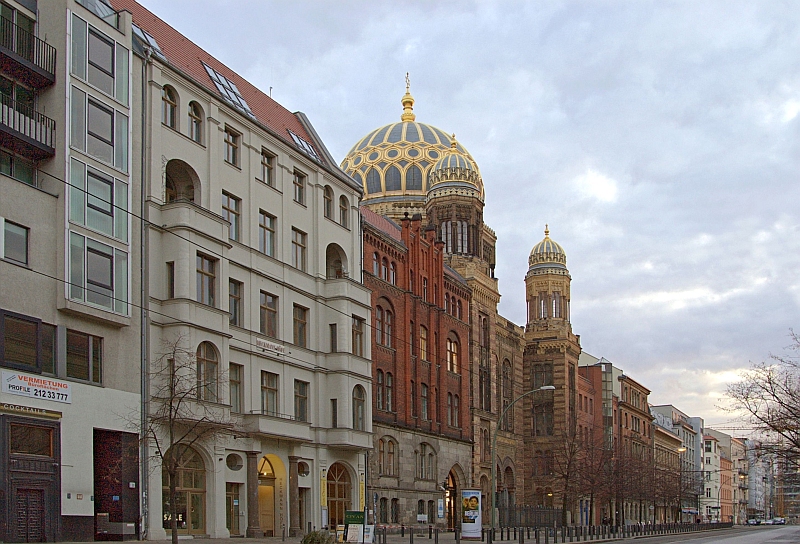 Berlin, Oranienburger Straße mit Synagoge