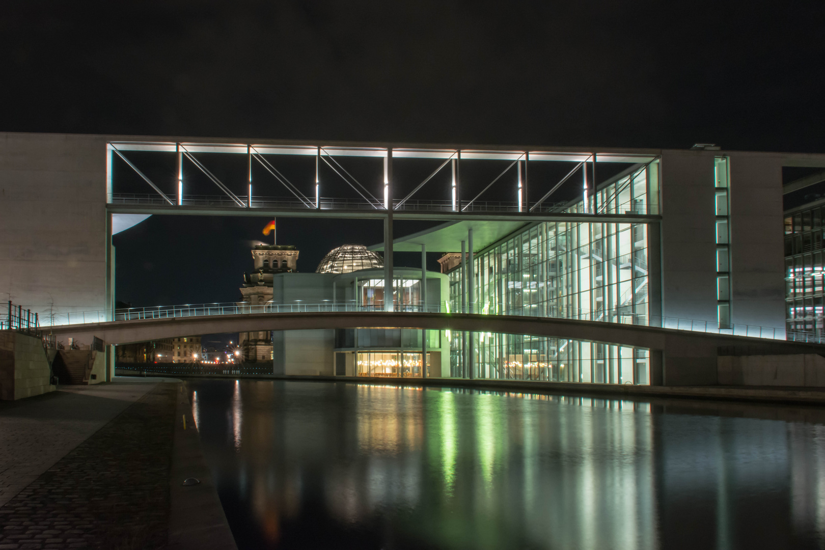 Berlin, Paul-Löbe- und Marie-Elisabeth-Lüders-Haus mit Bundetag