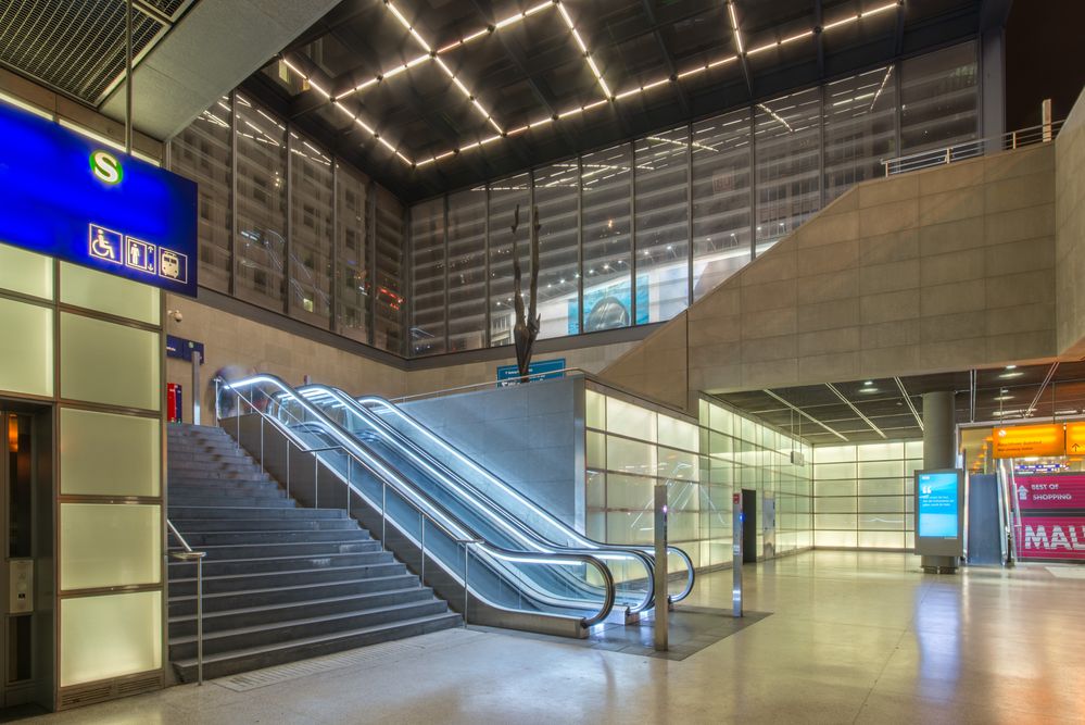 Berlin | Potsdamer Platz - DB Haltestelle bei Nacht